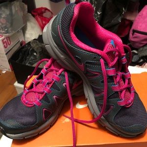 Women size 8 Nike Air Alvord Trail